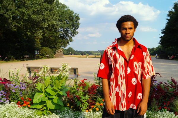 Designer Paul Kadjo syeksempel DIY sommerskjorte